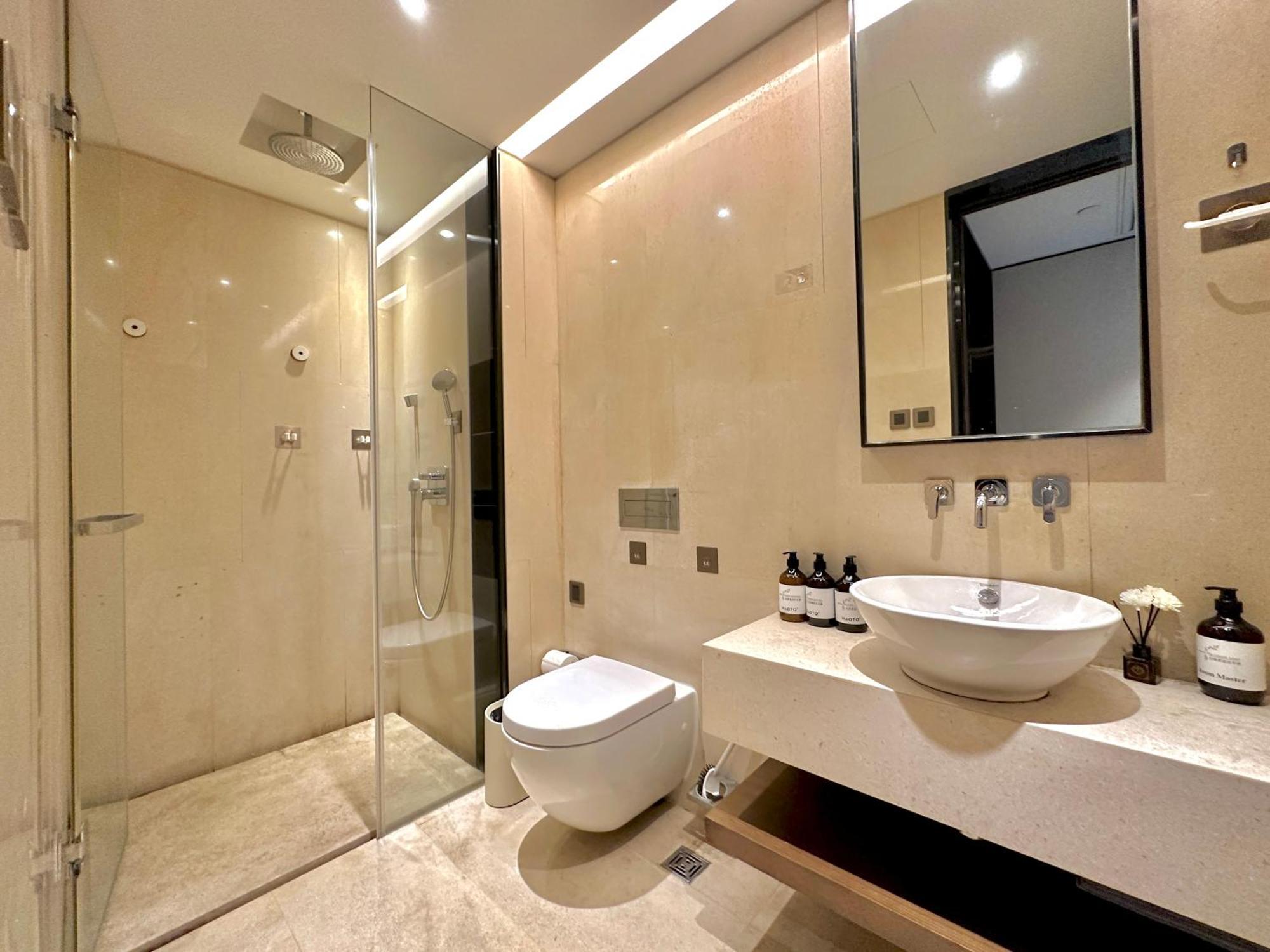 Zhome-luxury Three-bedroom Suite-near The Bund Apartment