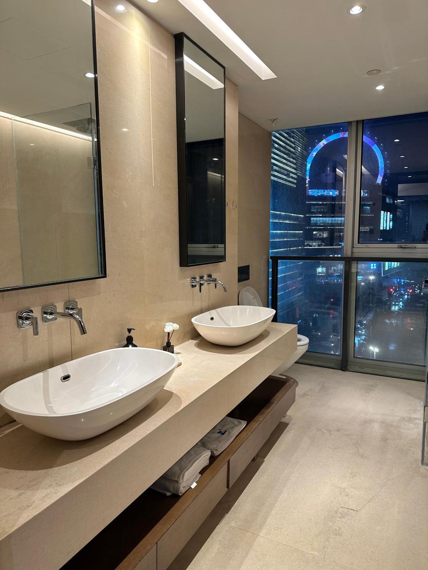 Zhome-luxury Three-bedroom Suite-near The Bund *