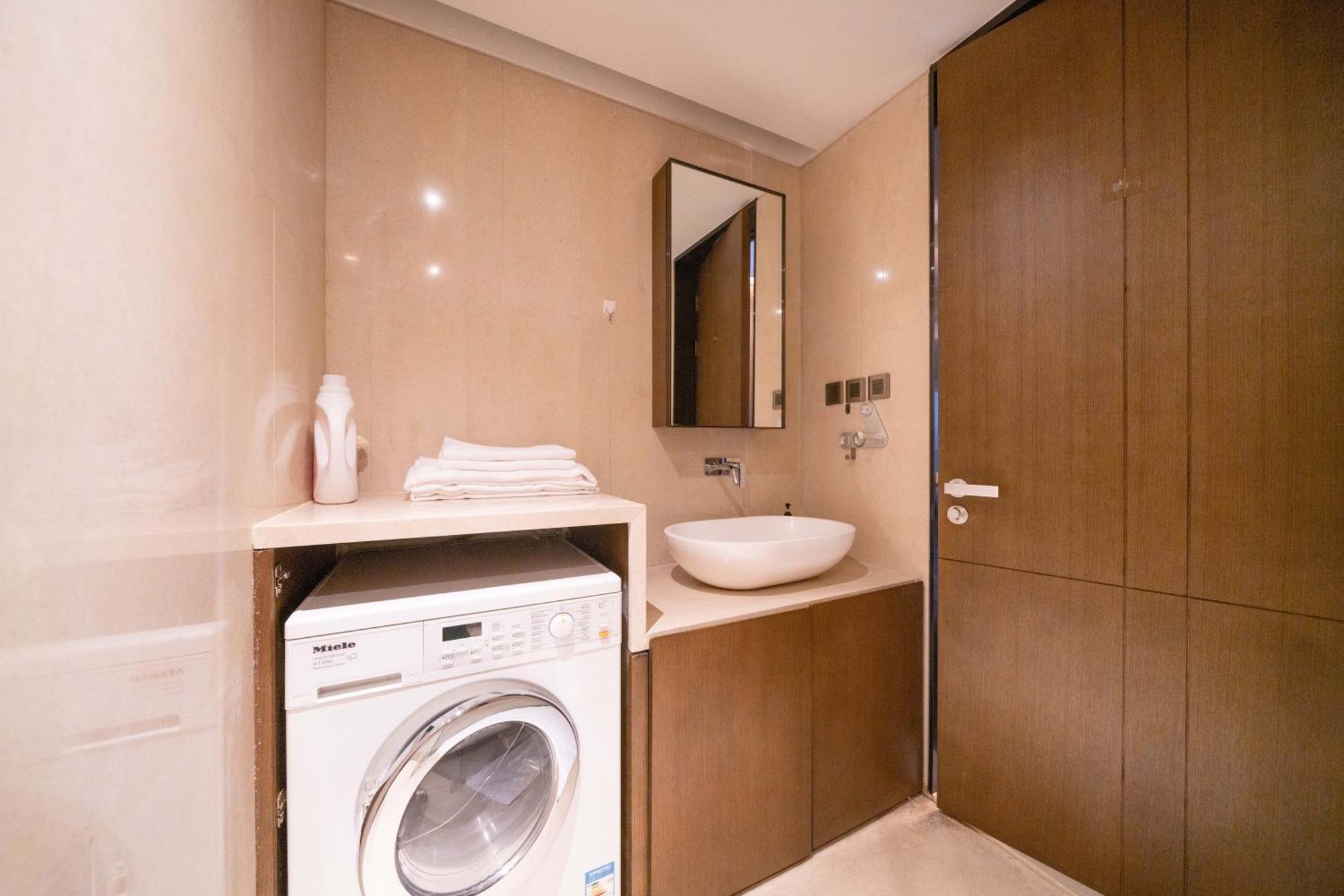 Zhome-luxury Three-bedroom Suite-near The Bund Apartemen