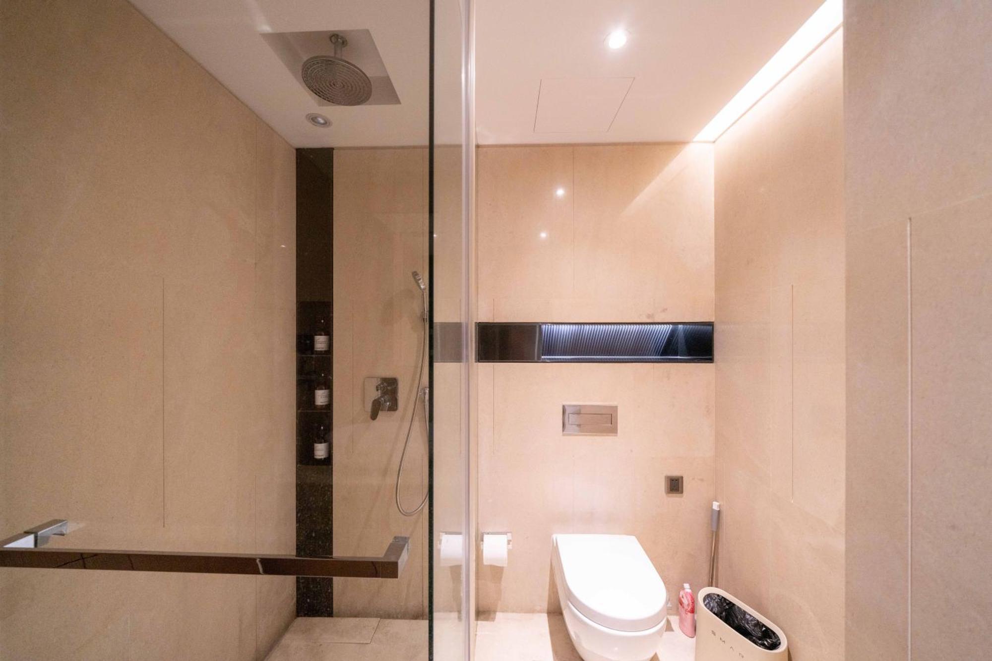 Apartemen Zhome-luxury Three-bedroom Suite-near The Bund Shanghai